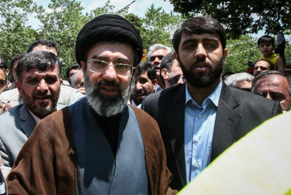 美媒:伊朗最高领袖正等待安装假肢,总统参与了治疗