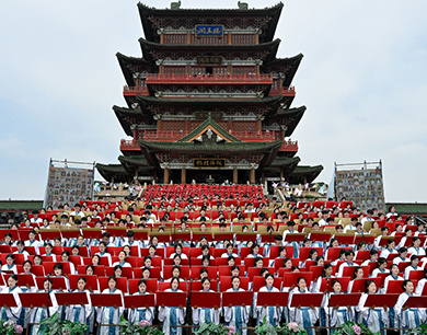 南昌：第五届全民阅读大会启幕 滕王阁下诵经典传正气