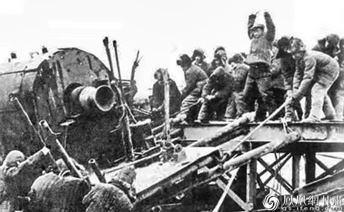 1205队靠人拉肩扛安装钻机　资料图片