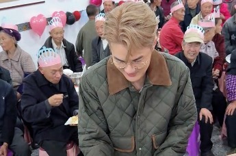 吴克群走进大山里的桃花源，用一场公益生日宴温暖空巢老人