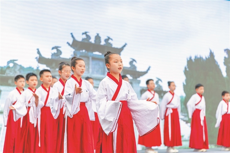 位于铅山县鹅湖镇的鹅湖书院，当地举办2026上饶市全民阅读大会。本报全媒体记者 徐 铮摄