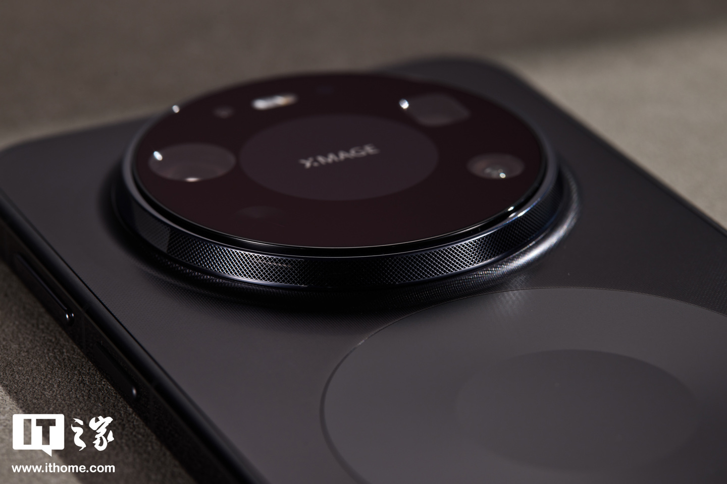 ▲ IT之家开箱：华为 Mate 80 Pro Max 风驰版图赏