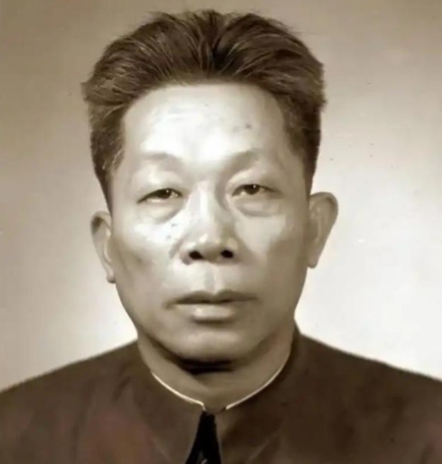 1971年，冯白驹上书毛主席希望得到平反，主席问：他现在在哪里？