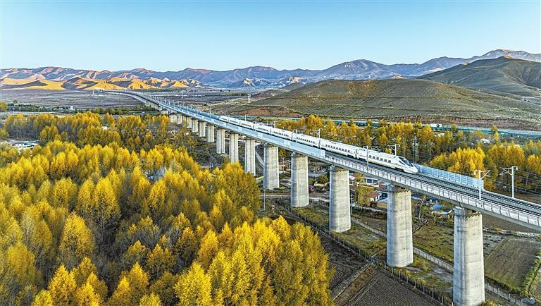兰张高铁兰武段的开通运行，显著提升了西部铁路网的密度和质量，为经济社会发展提供了坚强支撑。新甘肃&middot;甘肃日报通讯员　赵世鹏