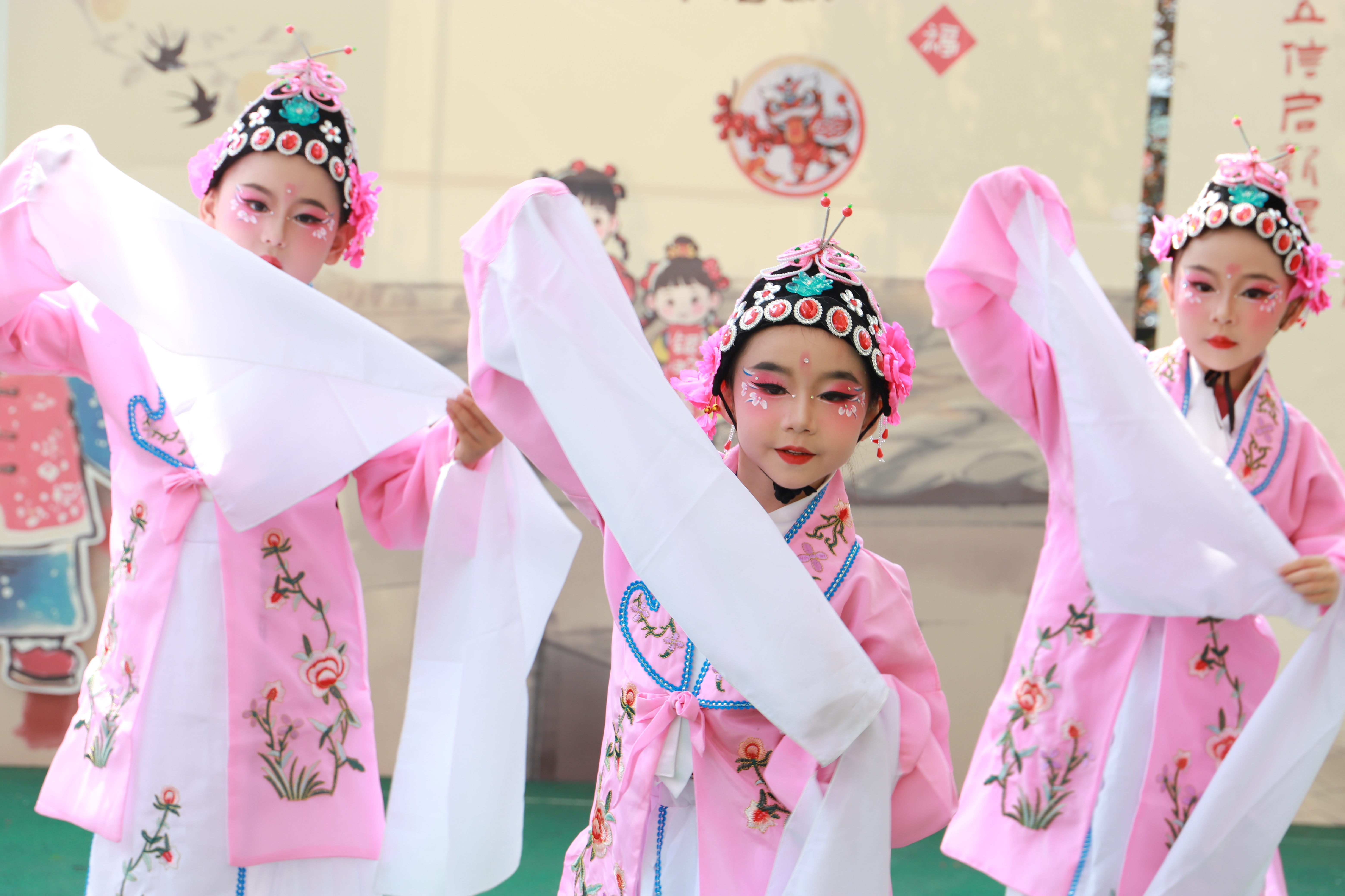 锣鼓声声庙韵浓，非遗之美润童心——华侨新村幼儿园举办第二届庙会节