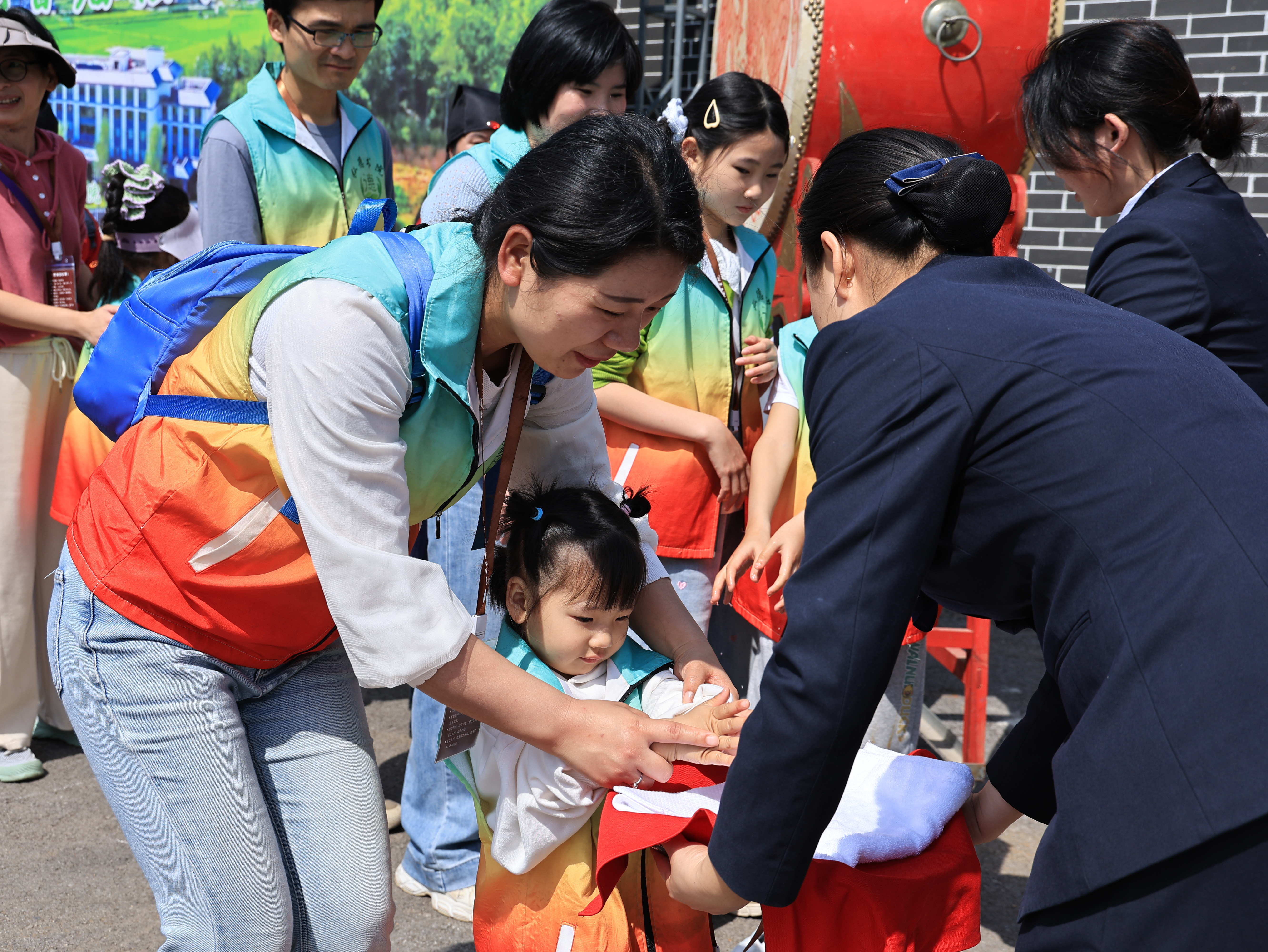 涤生书院首届插秧文化节在双峰举行 亲子家庭共践“耕读传家”