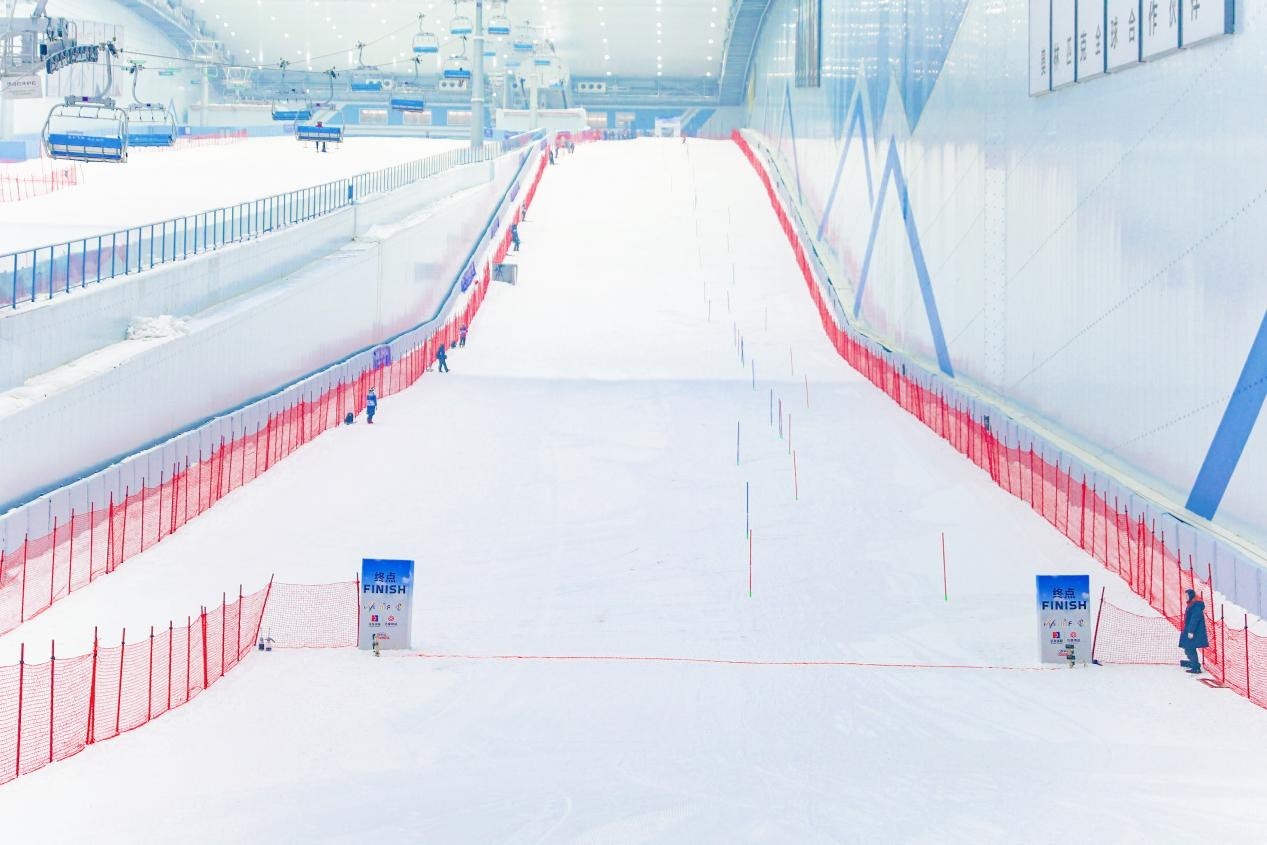 深港联袂，冰雪破界｜FIS首届亚洲室内高山滑雪锦标赛在深圳盛大开幕