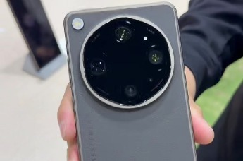 现场实拍OPPO Find X9 Ultra：直击影像与性能“双Ultra”配置讲解