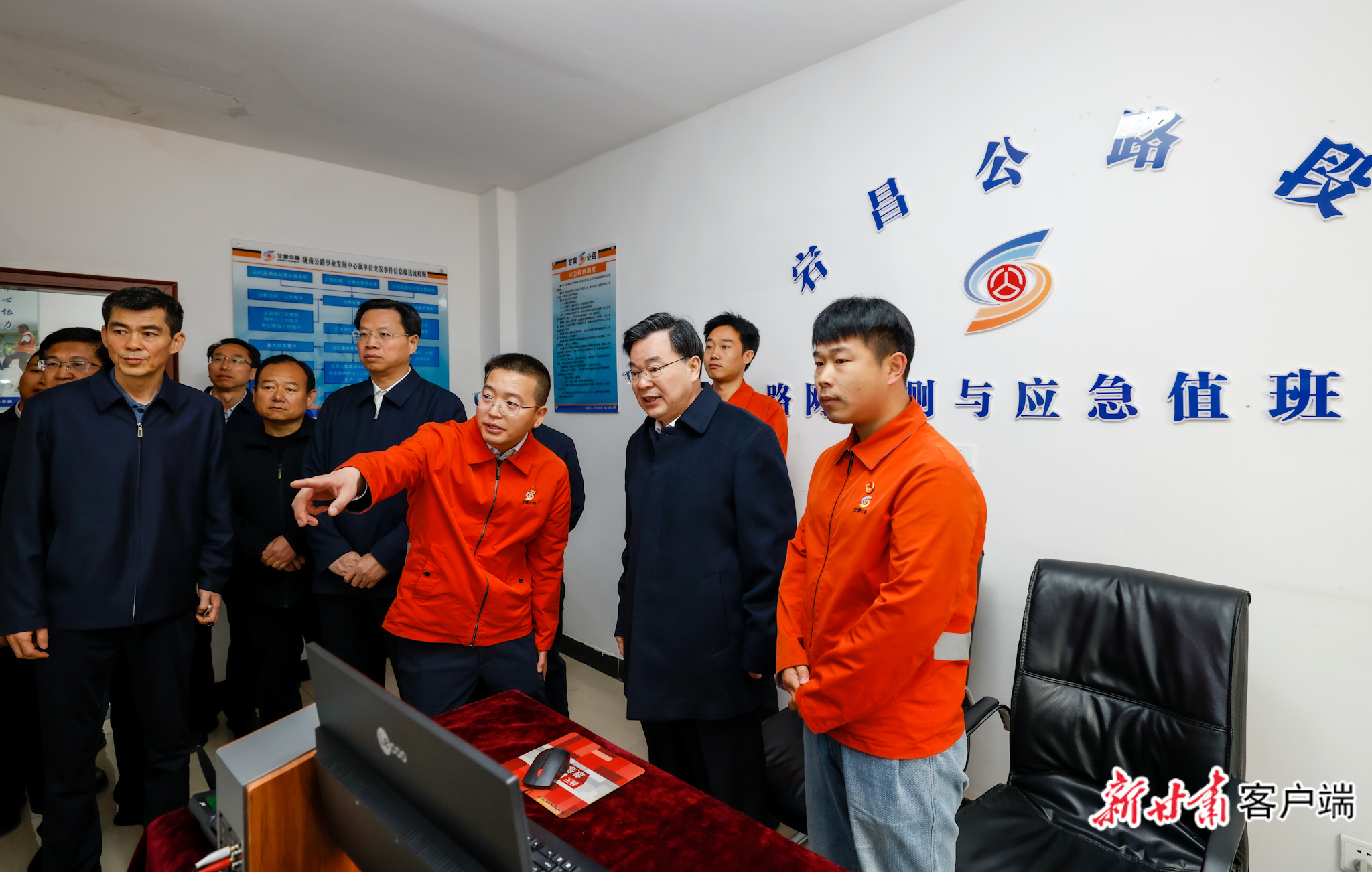 4月19日，省委书记、省人大常委会主任胡昌升带领专家，赴陇南市宕昌县、甘南州舟曲县检查道路交通安全隐患整治和地质灾害防治工作。新甘肃&middot;甘肃日报记者　孟捷