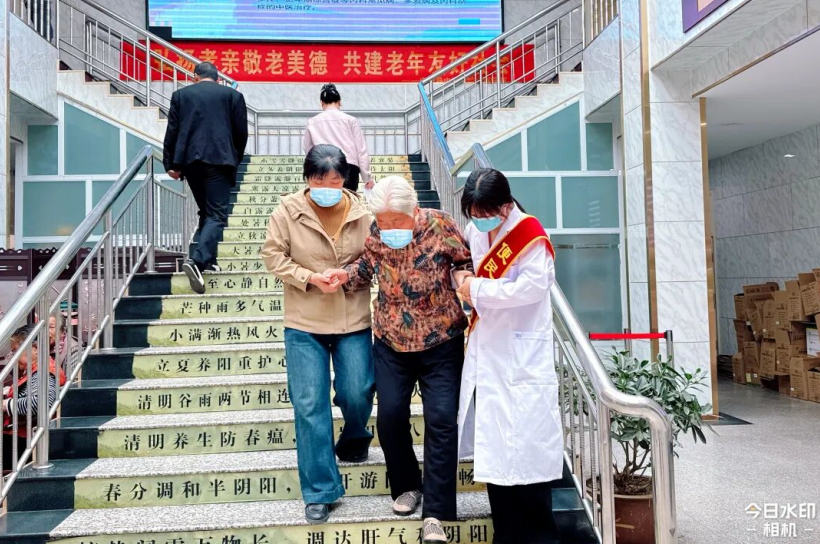 宁晋县中西医结合医院便民服务志愿者队伍正式启动运行