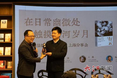朱强（右）在《行云》分享会现场