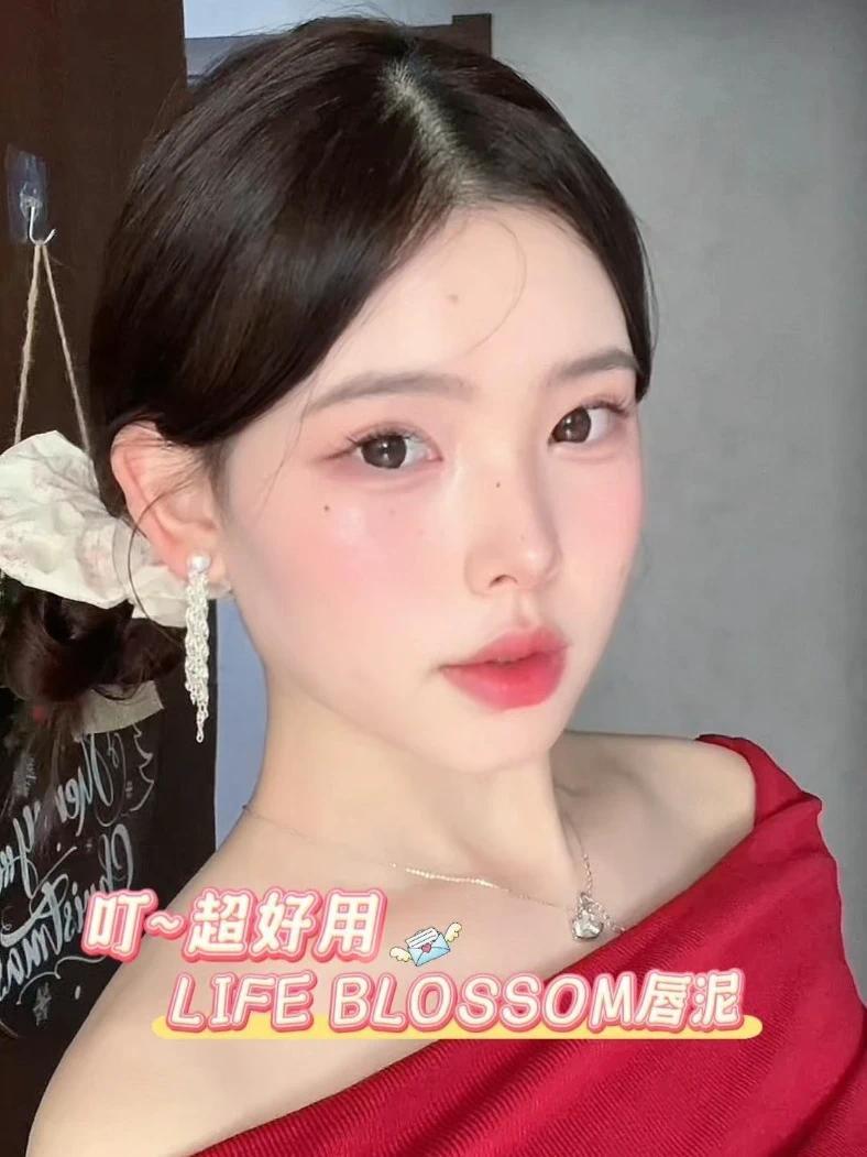 早八人伪素颜神器，涂上就是天生好唇色，同事追着问色号？#美妆钻戒#口红试色#氛围感#唇釉种草#口红推荐#绽界唇泥#玻璃唇#清透妆容#丝绒雾面妆