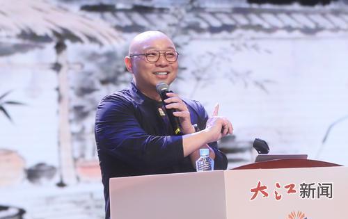 4月21日，全民阅读推广大使王凯在全民阅读大讲堂上精彩开讲。