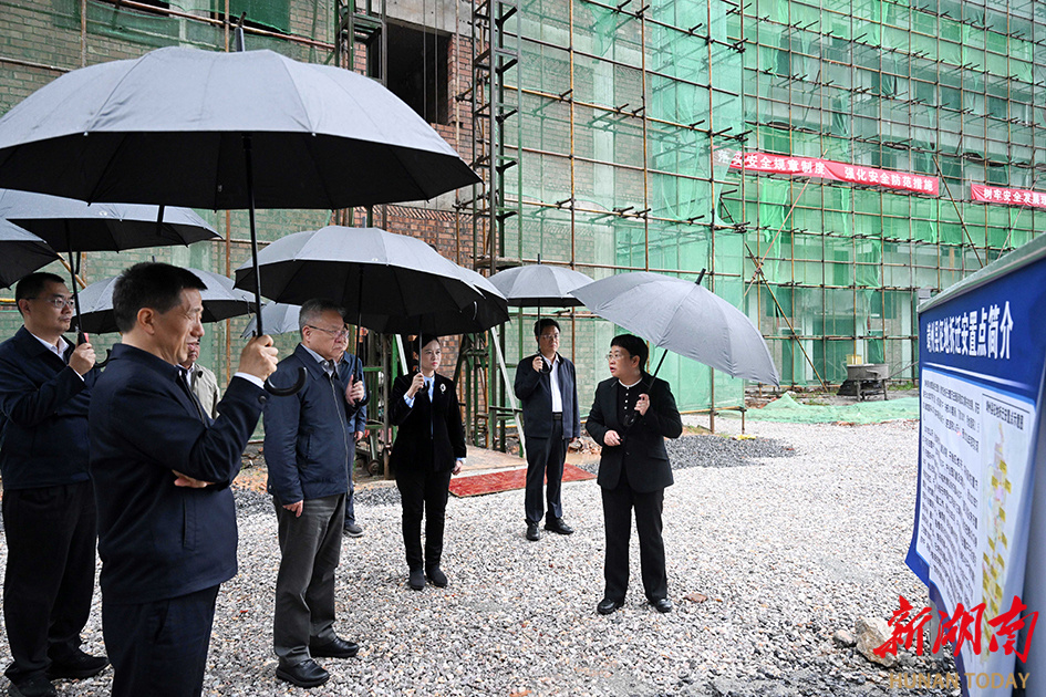 4月20日，沈晓明来到同心家园安置区项目建设现场调研。