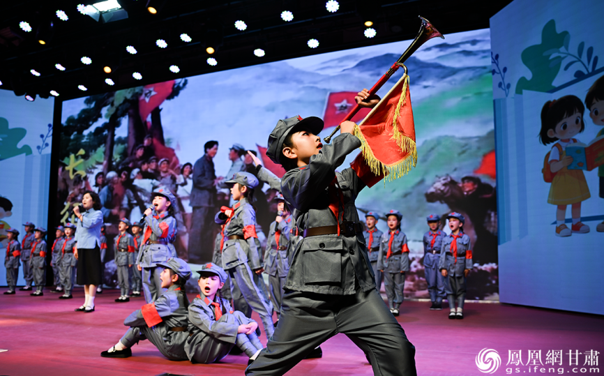 “小红军”以情景朗诵形式再现长征动人故事