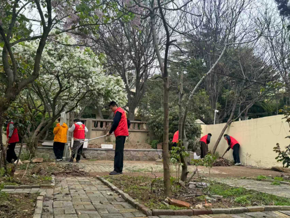（青岛市总工会组织党员干部到太平角社区开展爱国卫生月环境卫生大扫除活动）