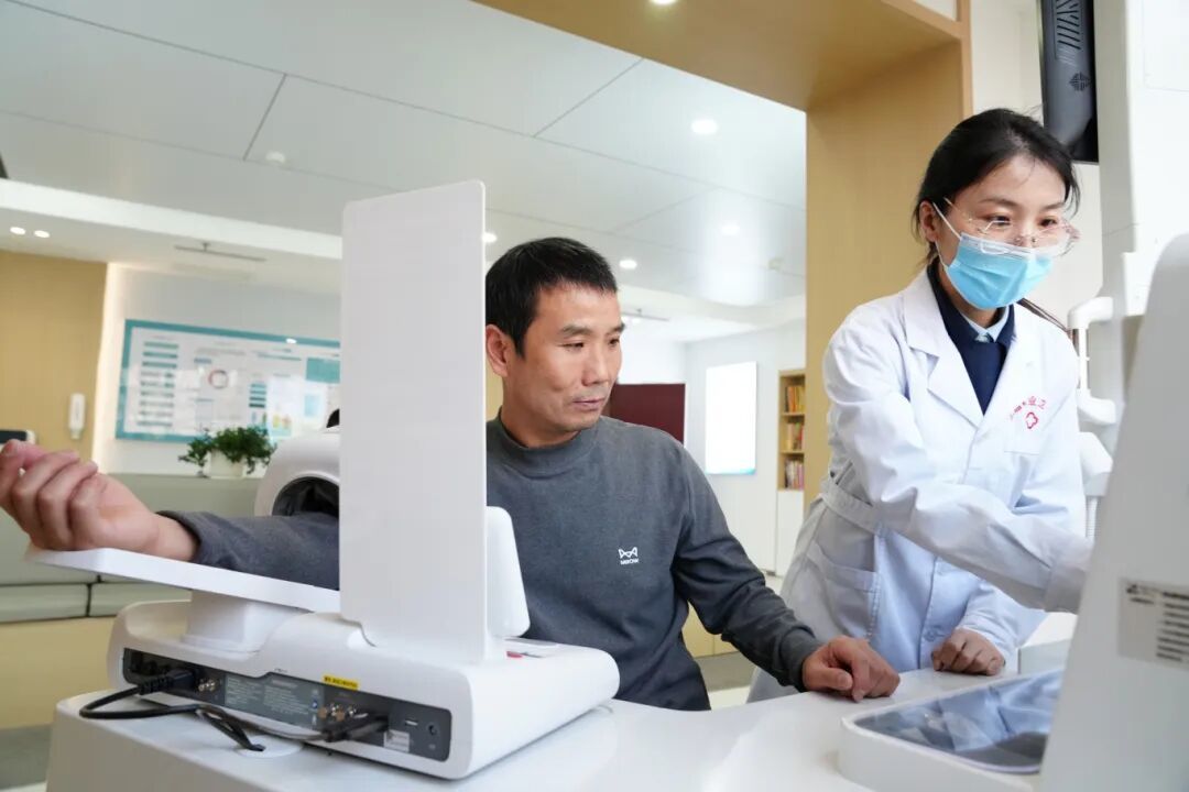 图为山东能源健康驿站在西北矿业正通煤业落地呵护职工健康.jpg