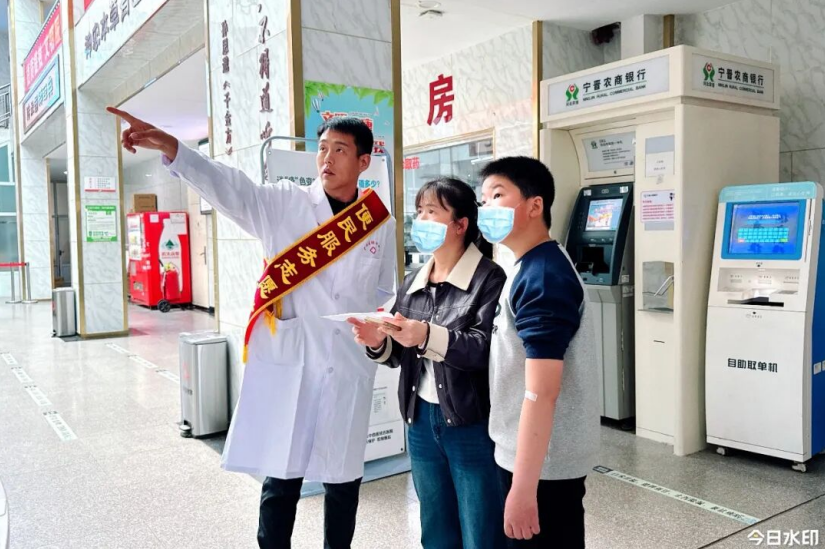 宁晋县中西医结合医院便民服务志愿者队伍正式启动运行