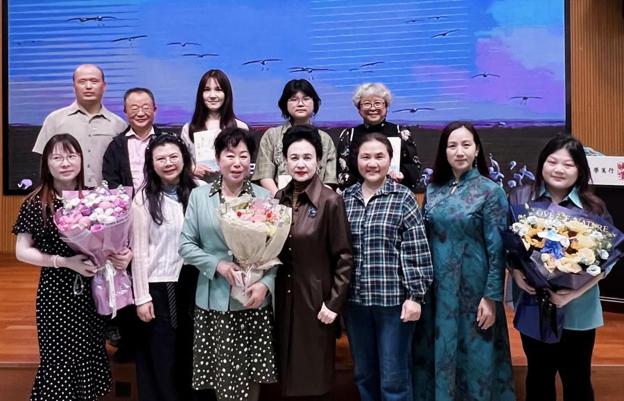 白鹤用翅膀选择了中国 ——余艳六年追鹤的生命书写