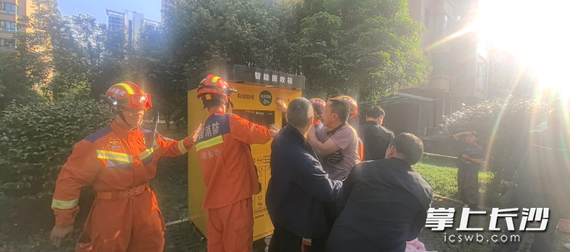 救援现场。 长沙晚报通讯员 李杜 摄