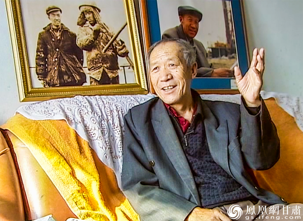 周正荣生前追忆铁人故事　韩亮　摄