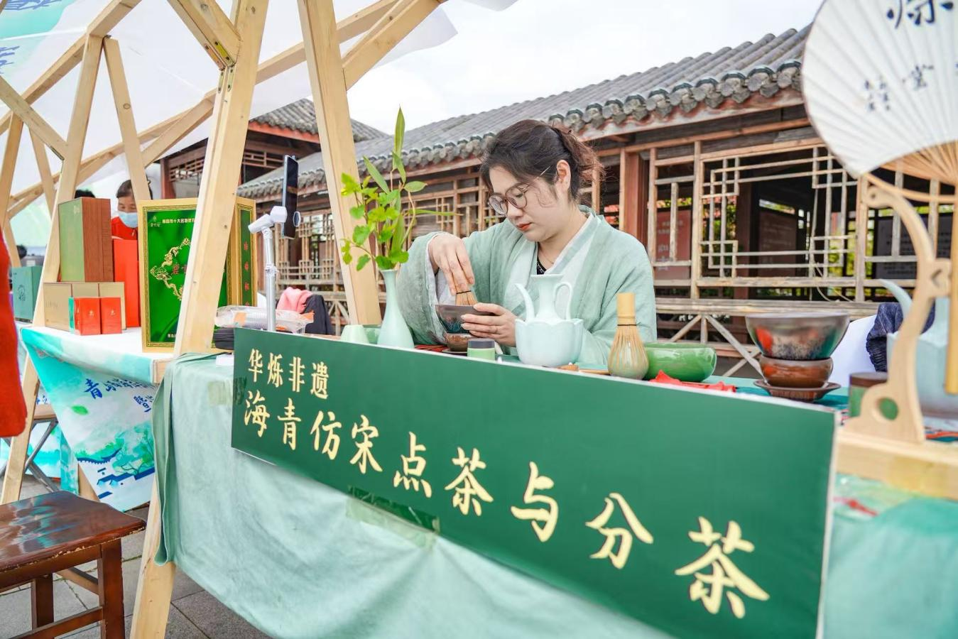 青岛西海岸新区“南茶北引”70年暨海青茶谷雨开采仪式启幕