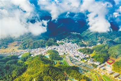 大美湾里引客来