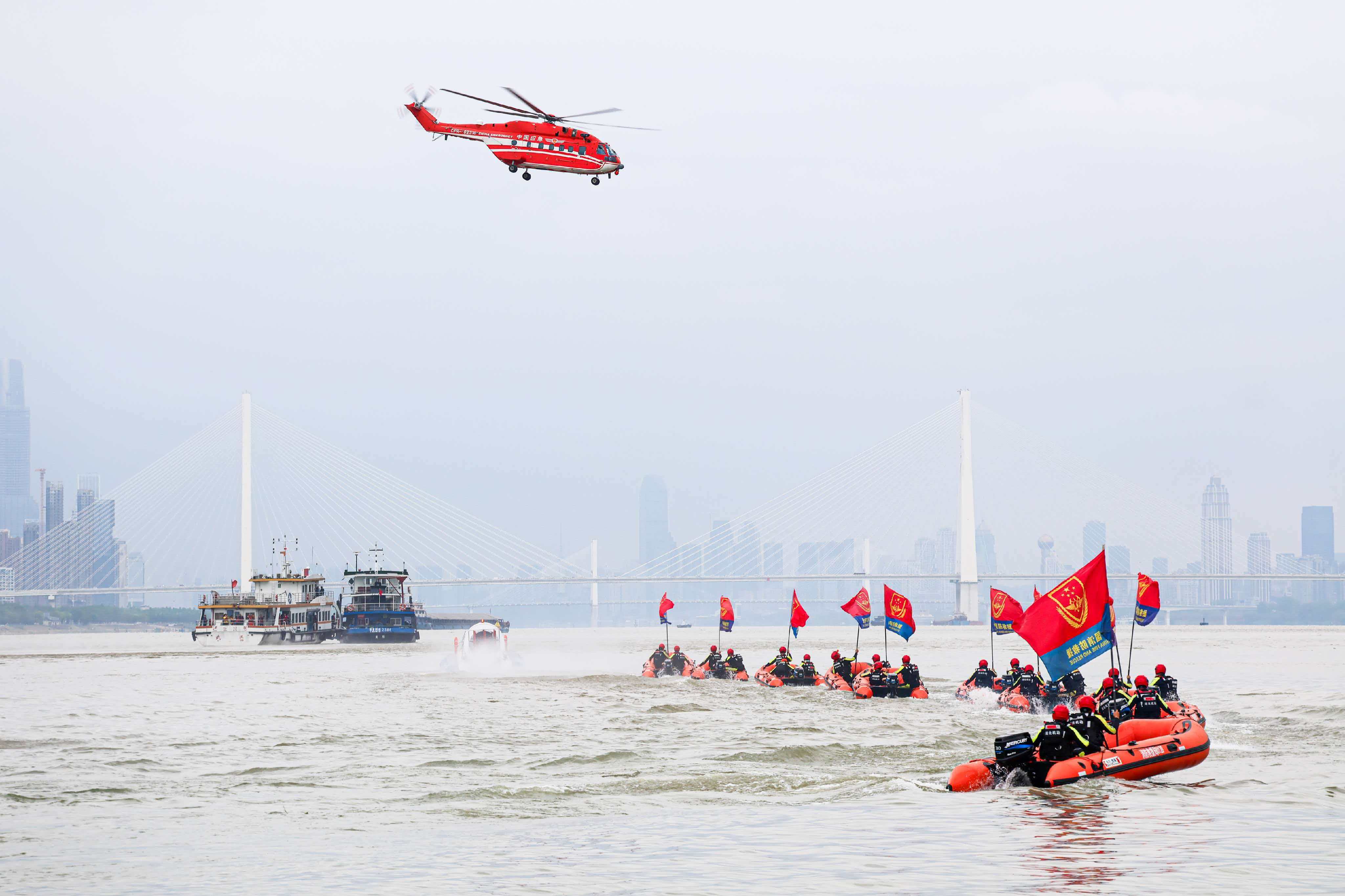科技聚力筑坚盾 实战砺兵护安澜 武汉市成功组织2026年“应急使命”防汛抢险救援综合演练