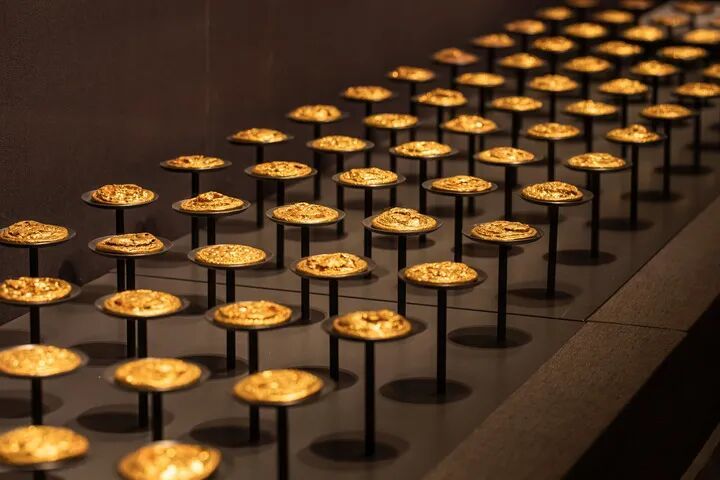 海昏侯墓出土的金饼。南昌汉代海昏侯国遗址博物馆供图