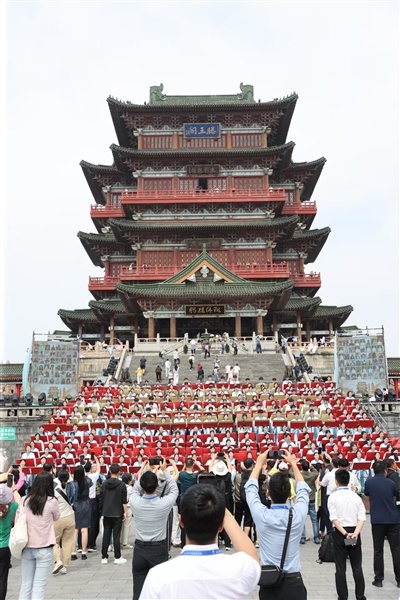 滕王阁书会“万人云端齐诵序”举行 线上万名观众隔空联动共诵千古名篇