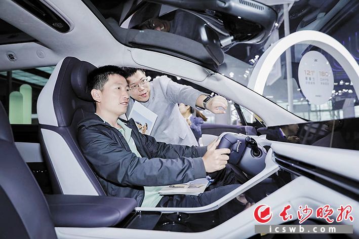 大屏点亮星城邀约传遍湖湘｜相约湖南车展共赴青春主场(图1)