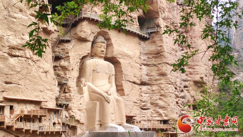 高达27米的唐代弥勒坐佛，巍然屹立于大寺沟口崖壁。