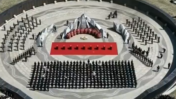 12位志愿军烈士在沈阳安葬，礼兵鸣枪12响，以最高礼节向志愿军烈士致敬