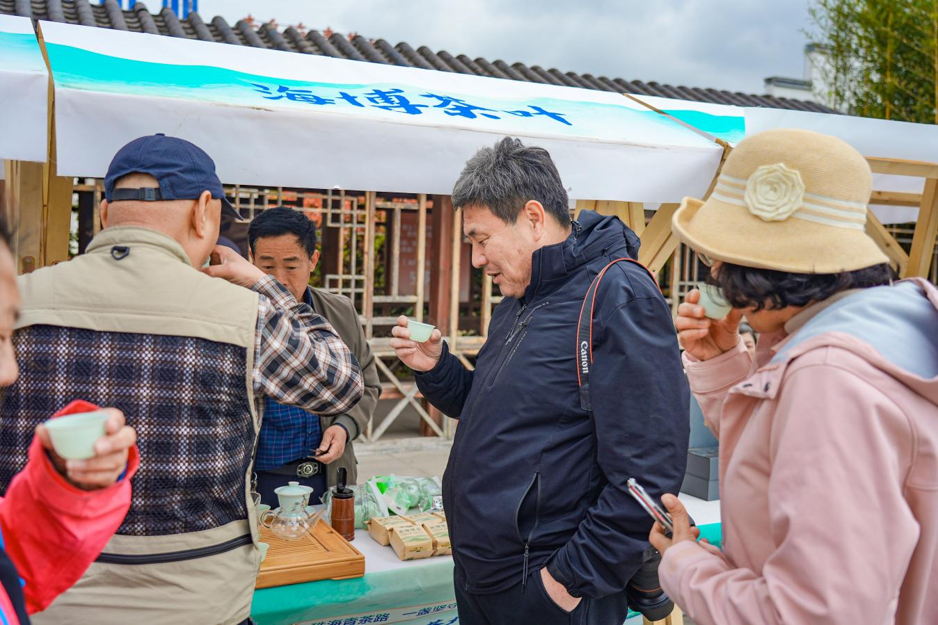 青岛西海岸新区“南茶北引”70年暨海青茶谷雨开采仪式启幕