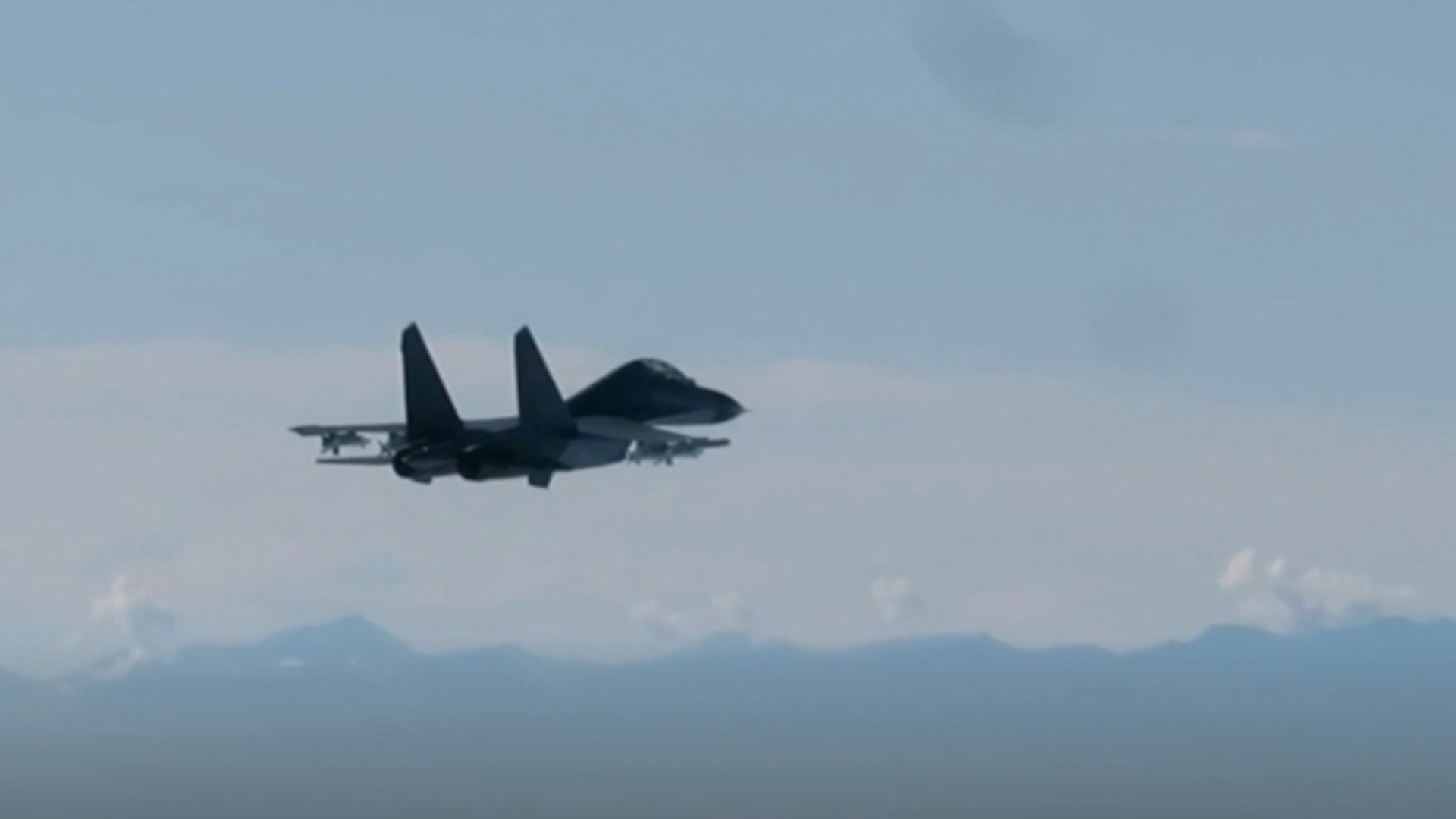 台空军喊话解放军军机，遭解放军强硬回应：闭嘴