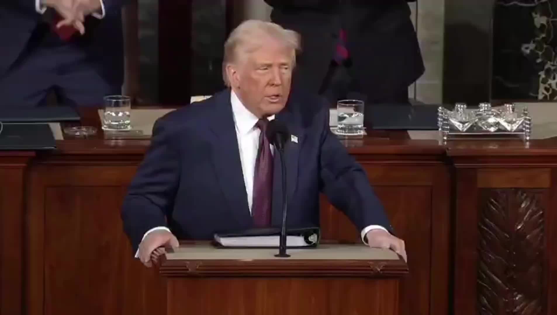 特朗普变脸真快，刚说轰炸伊朗，后脚就延长停火，伊朗根本不买账