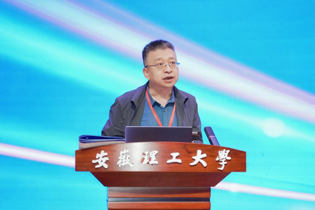 姚小虎教授宣读专业组名单