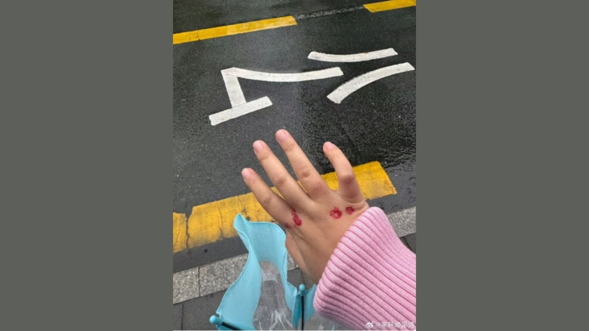 女子在公交站台阻止男子抽烟引起冲突？深圳警方：正在核查中