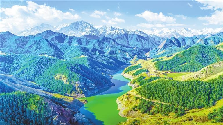 肃南裕固族自治县马蹄藏族乡八一村的酥油口景区风景如画　脱兴福