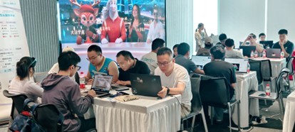 龙岗AIGC生态从“赛事热度”迈向“长效发展”——本土企业联动创新，打造“可看、可玩、可卖、可展、可孵化”全链路产业新模式