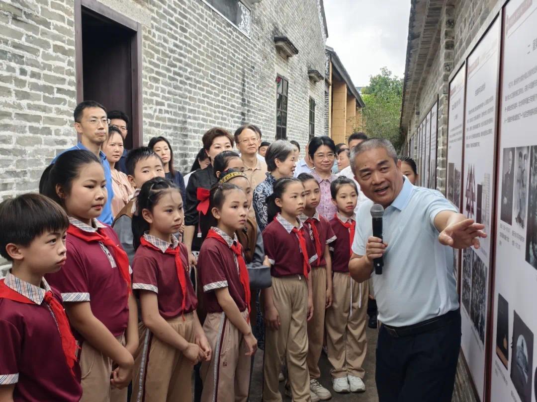 免费参观 纪念詹天佑诞辰165周年图片展持续至7月31日