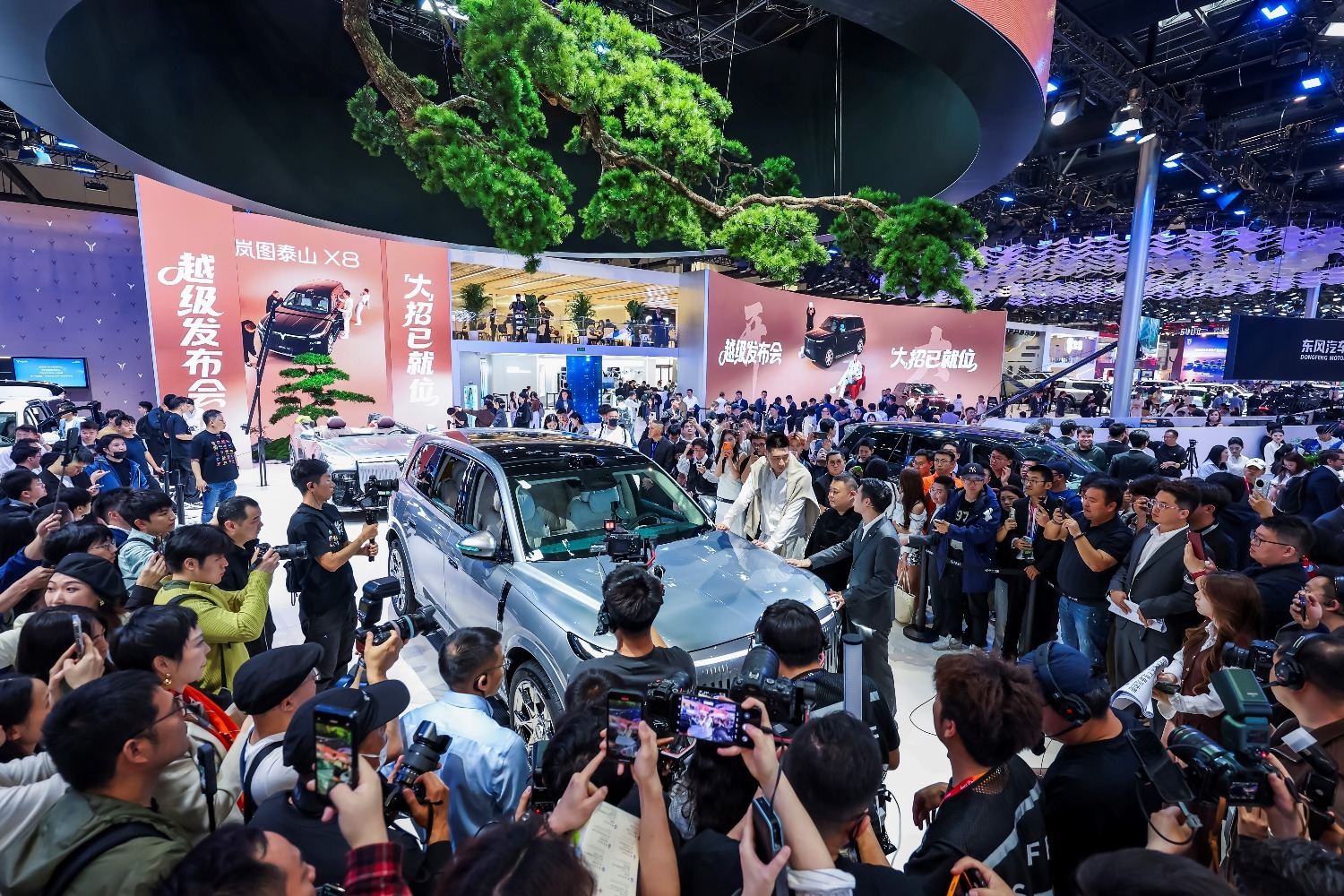 岚图汽车加速发力纯电赛道 2027年纯电车型销量占比将超50%