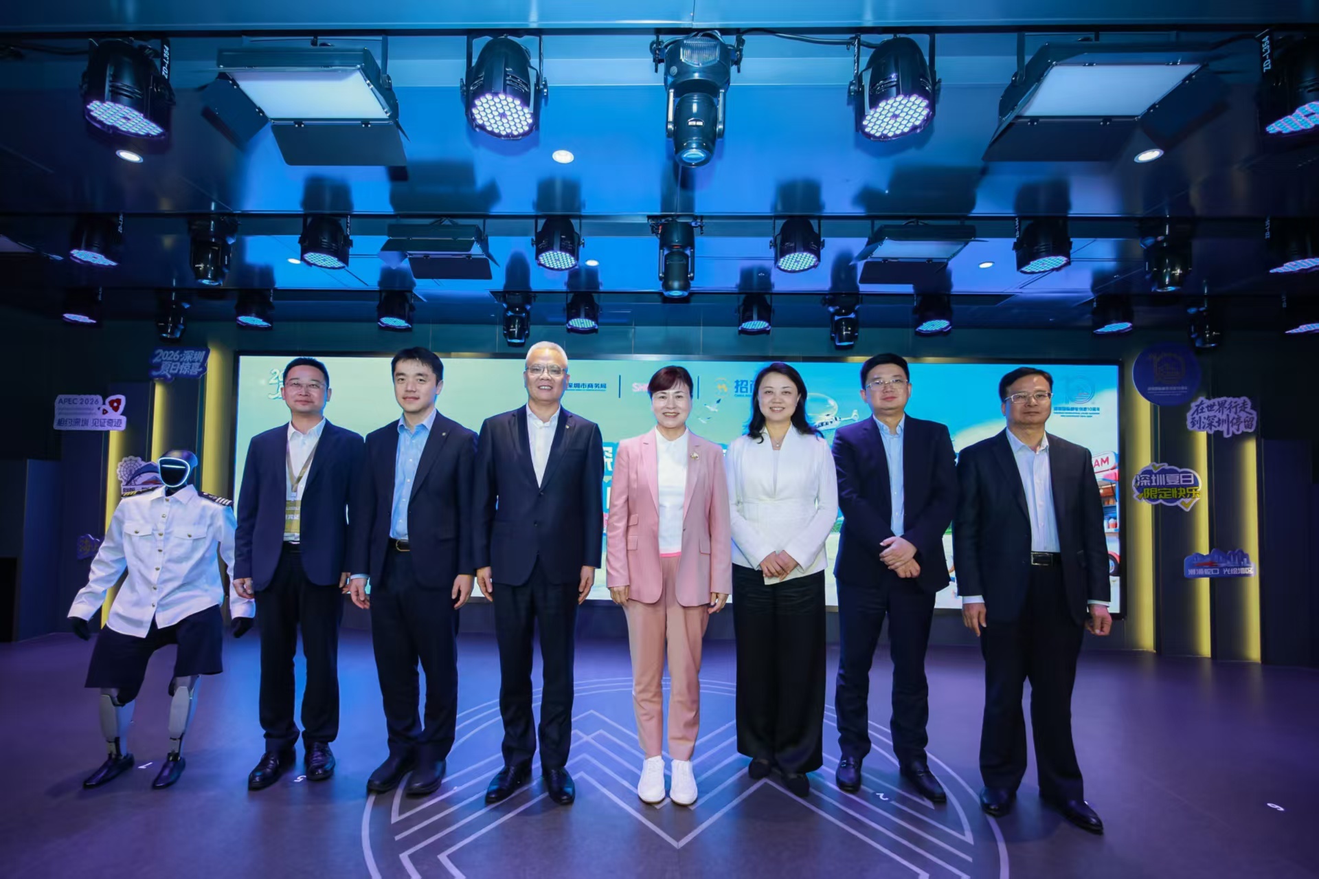 “夏日惊喜”点亮湾区之夜: “2026&middot;深圳夏日惊喜”发布暨深圳国际邮轮母港10周年启幕活动圆满举行