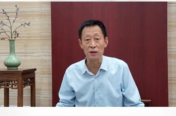 王立新聊《庄子》：一本“不正经”的书，专治你太正经的疲惫