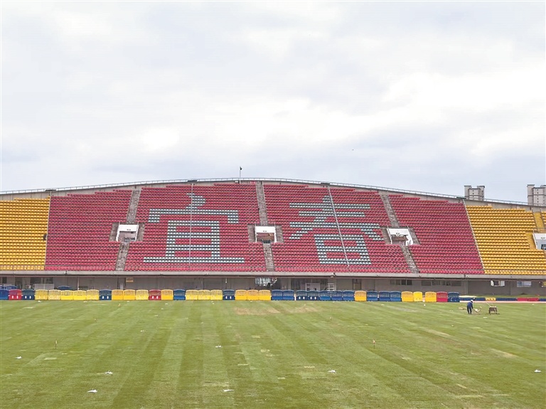 4月23日，宜春体育中心体育场焕然一新。江西日报全媒体记者 邹海斌摄