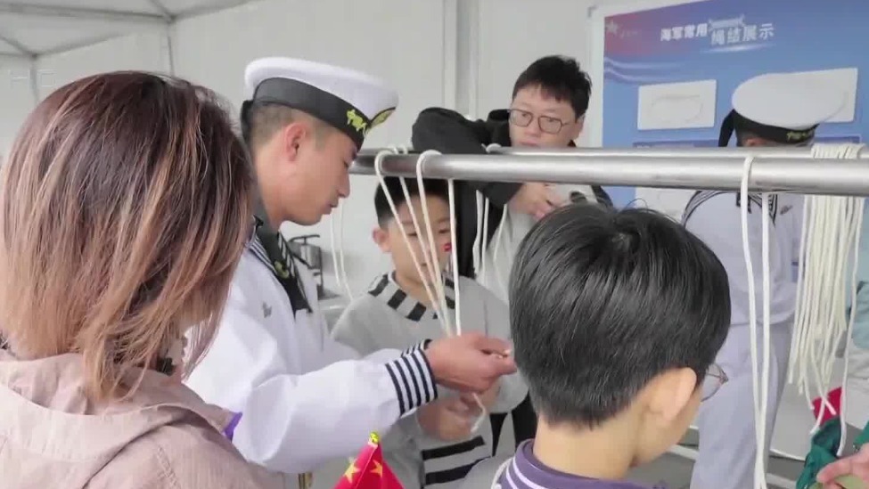 中国海军节临近，多艘舰船向民众开放