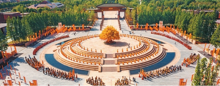 春风拂中原，寻根拜轩辕。