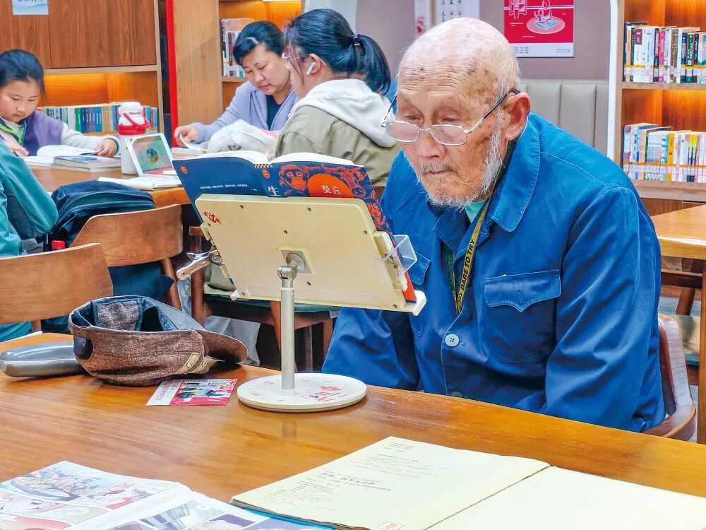 上饶保洁阿姨深夜读书刷屏真正动人的是背后这套“系统”(图1)