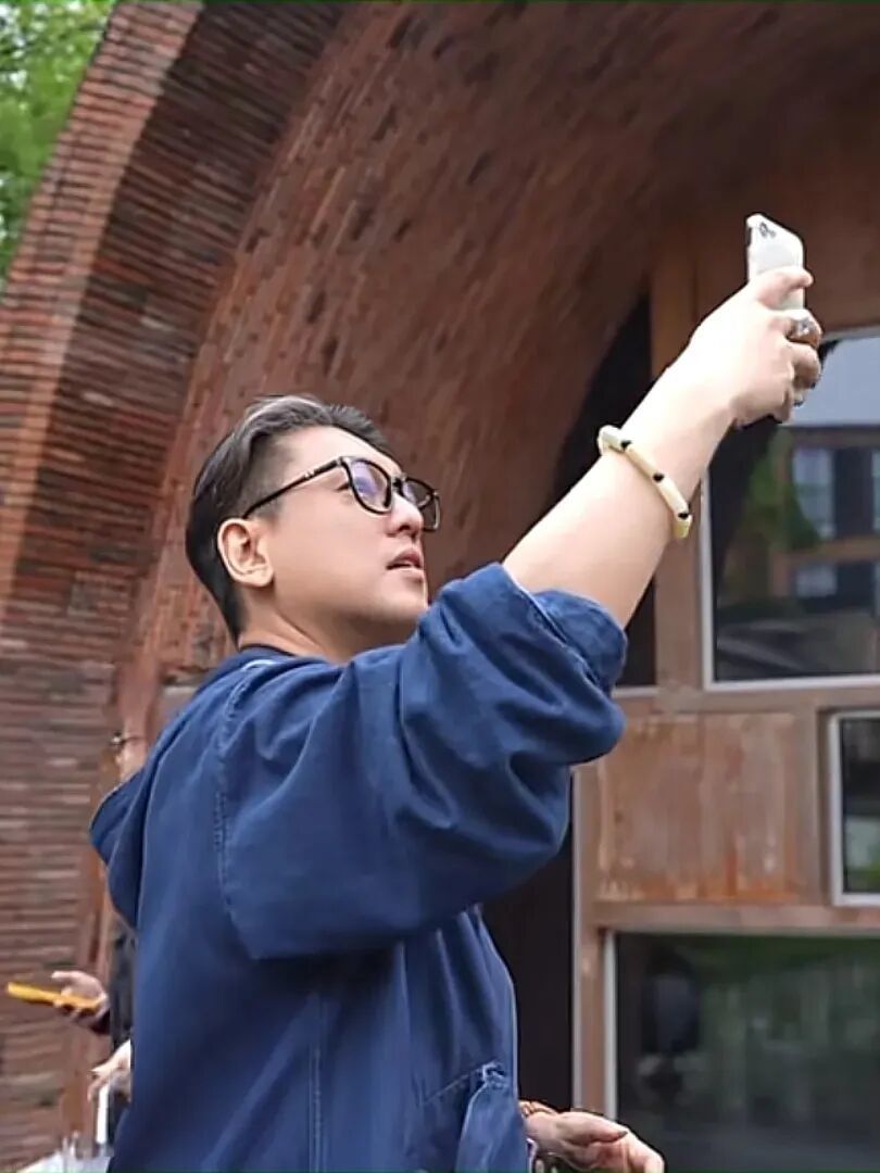 演员朱孝天现身景德镇 感受陶瓷文化（图）