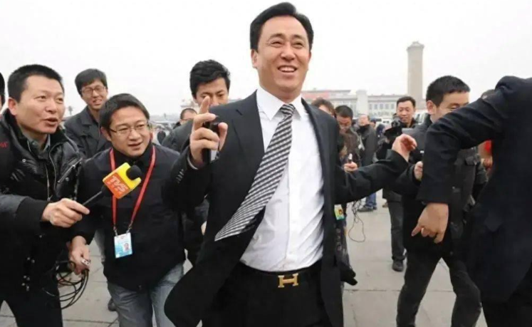 向太：多年前看见许家印拖着一袋袋钱故意输了上千万，就知道他会破产